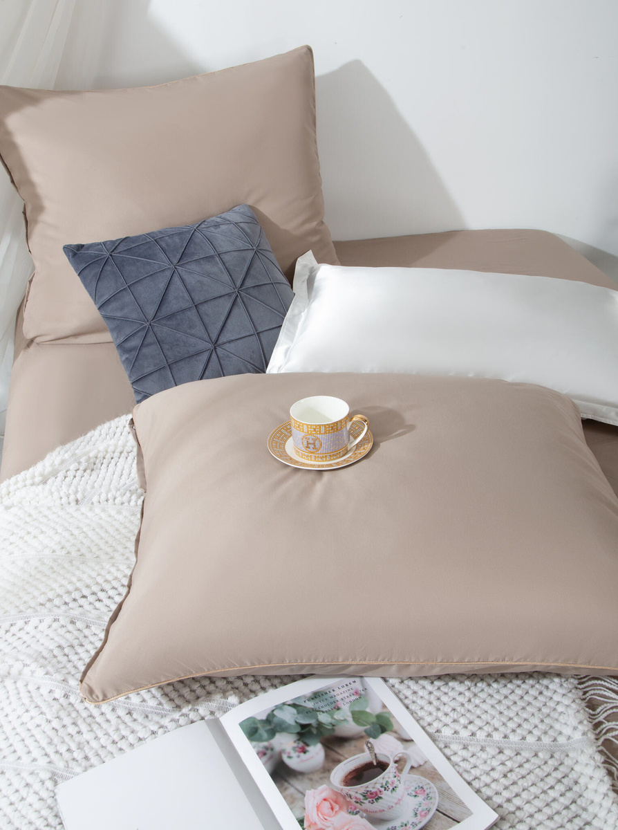 Beżowa pościel z mikrofibry ze złotą lamówką Queen Spod Igły i Nitki – komfort snu