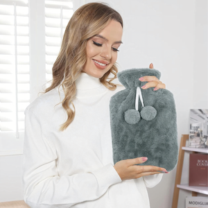 Mały Termofor na Wodę 0,5L w Pokrowcu Pluszowy Ogrzewacz Gumowy w Sweterku