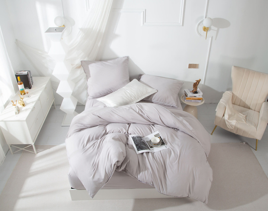 Szara pościel z mikrofibry z elegancką złotą lamówką 3-częściowa Spod Igły i Nitki – komfort snu