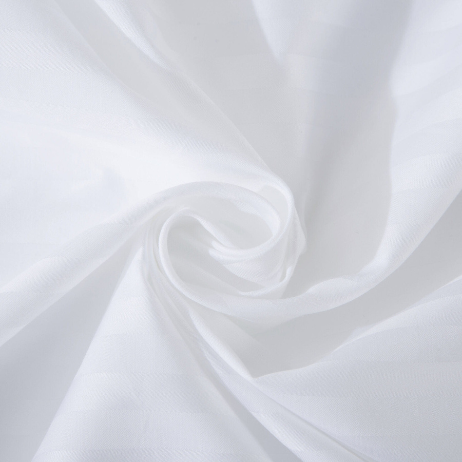 Biała adamaszkowa poszewka 100% bawełna Spod Igły i Nitki – luksusowy komfort snu