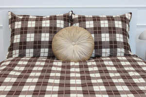 Beżowa kraciasta pościel damska 160x200 bawełna Spod Igły i Nitki – komfortowy sen