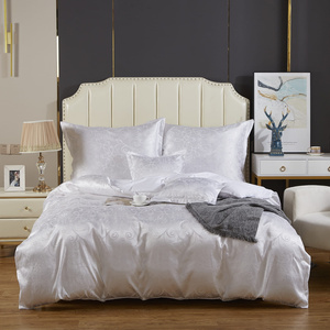 Kremowa atłasowa pościel 120 g/m2 model AT001 Spod Igły i Nitki – luksusowy komfort snu