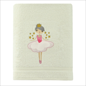 Gruby ręcznik dziecięcy model baletnica Spod Igły i Nitki – doskonałe chłonięcie wody