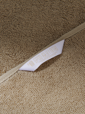 Mocca puchaty ręcznik kąpielowy 650 g/m² z haftem Spod Igły i Nitki – luksusowy relaks.