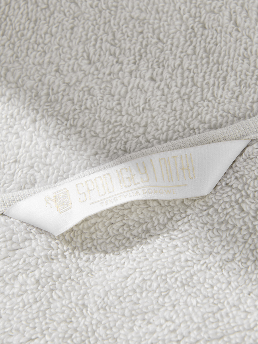 Szary ręcznik z białą bizą 70x140 cm model Libre Spod Igły i Nitki – elegancja i komfort.