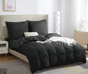 Czarna marszczona pościel Spod Igły i Nitki – komfortowy sen