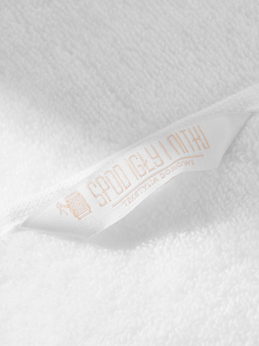 Biały ręcznik frotte 500 g/m² premium Spod Igły i Nitki – komfort domowego SPA