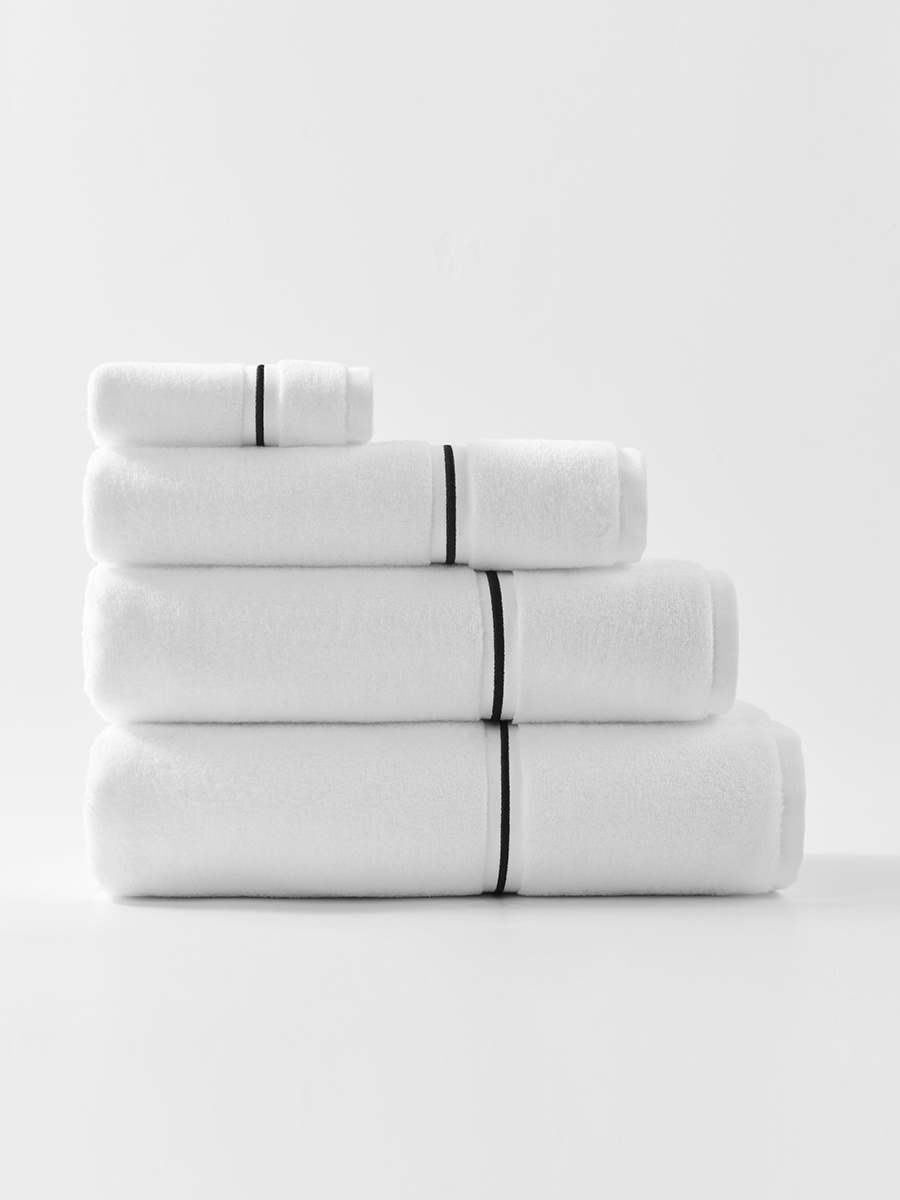 Biały ręcznik frotte 500 g/m² premium Spod Igły i Nitki – komfort domowego SPA