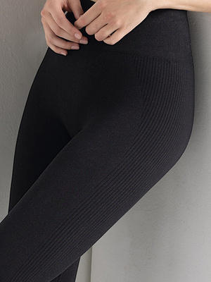 AT05 Legginsy w prążki, nero/czarny