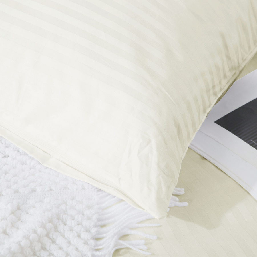 Ecru satynowa adamaszkowa poszewka 100% bawełna Spod Igły i Nitki – luksusowy sen