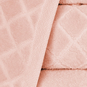 Pudrowy gruby ręcznik z haftem Spod Igły i Nitki – szybkoschnący