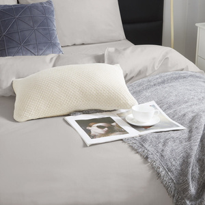 Biała elegancka pościel damska 120g/m² z satyny Spod Igły i Nitki – komfortowy sen