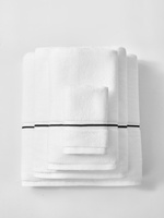 Biały ręcznik frotte 500 g/m² premium Spod Igły i Nitki – komfort domowego SPA