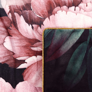 Ciemna kwiatowa poszewka dekoracyjna z zamkiem PEONY DARK Spod Igły i Nitki – idealna do salonu i sypialni