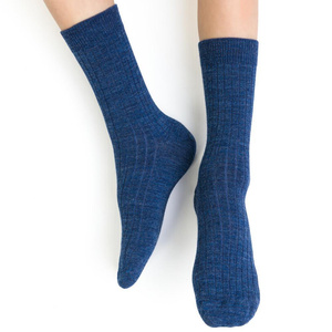 Skarpetki dziecięce z wełny merino bezuciskowe w prążek art. 130