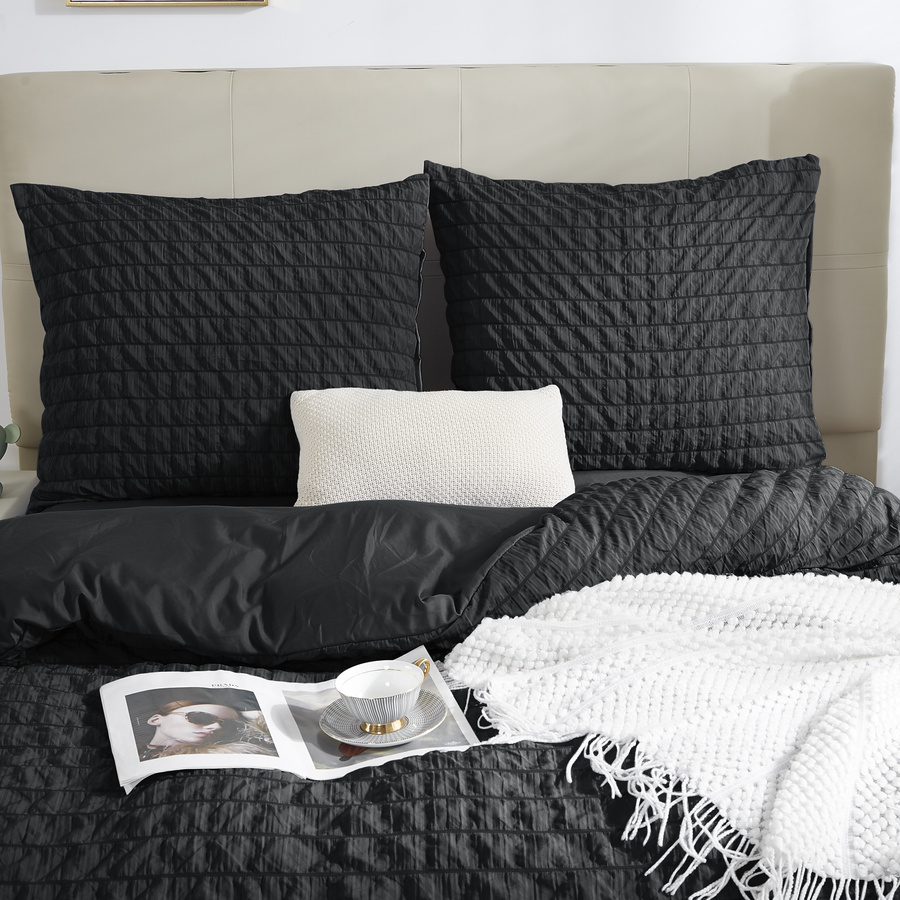 Czarna marszczona pościel Spod Igły i Nitki – komfortowy sen