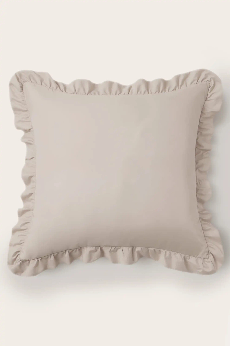 Beżowa falbanka poszewka 70x80 cm Ruffy Premium Spod Igły i Nitki – Komfort i elegancja