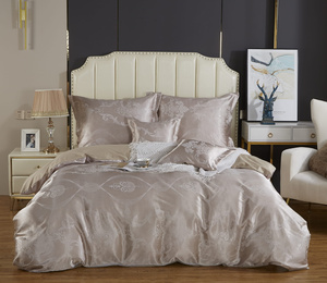 Kremowa atłasowa pościel 120 g/m2 model AT015 Spod Igły i Nitki – luksusowy komfort snu