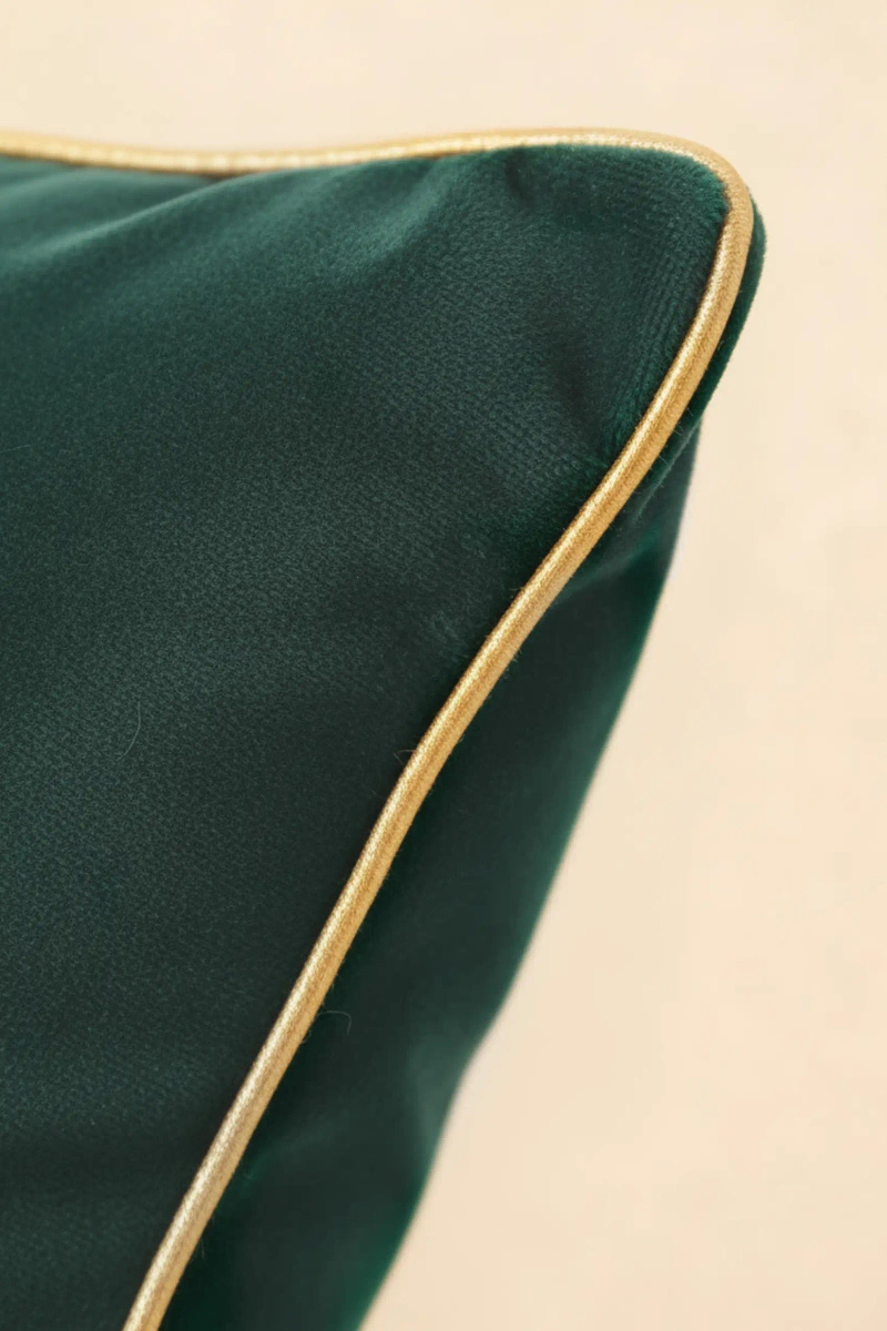 Zielona welwetowa poszewka dekoracyjna 45x45 cm MERRY Spod Igły i Nitki – przytulna elegancja