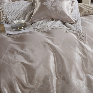 Kremowa atłasowa pościel 120 g/m2 model AT015 Spod Igły i Nitki – luksusowy komfort snu