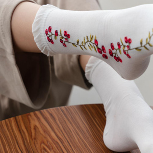 Skarpetki z falbanką