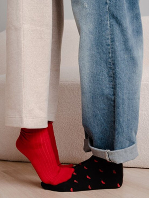 Skarpetki bezuciskowe z wełny merynosów brudny czerwony