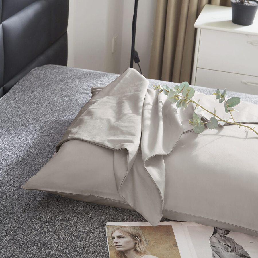 Biała elegancka pościel damska 120g/m² z satyny Spod Igły i Nitki – komfortowy sen