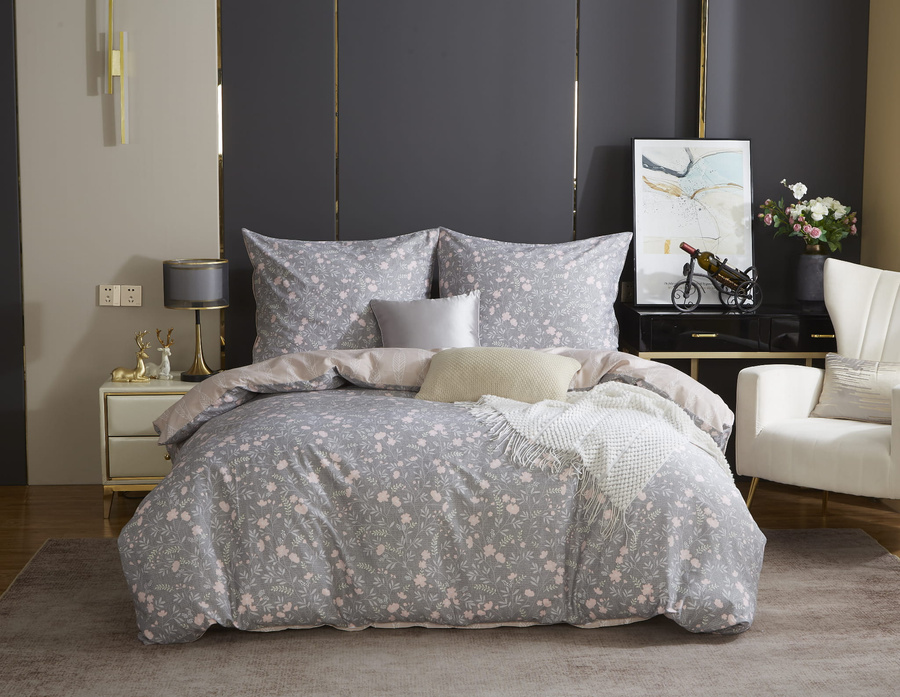 Szara pościel Satynowa z różowymi kwiatami Model S025 Spod Igły i Nitki – luksusowy komfort snu