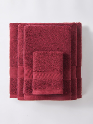 Bordowy mięsisty ręcznik kąpielowy 650 g/m² Leo Spod Igły i Nitki – luksus i komfort.