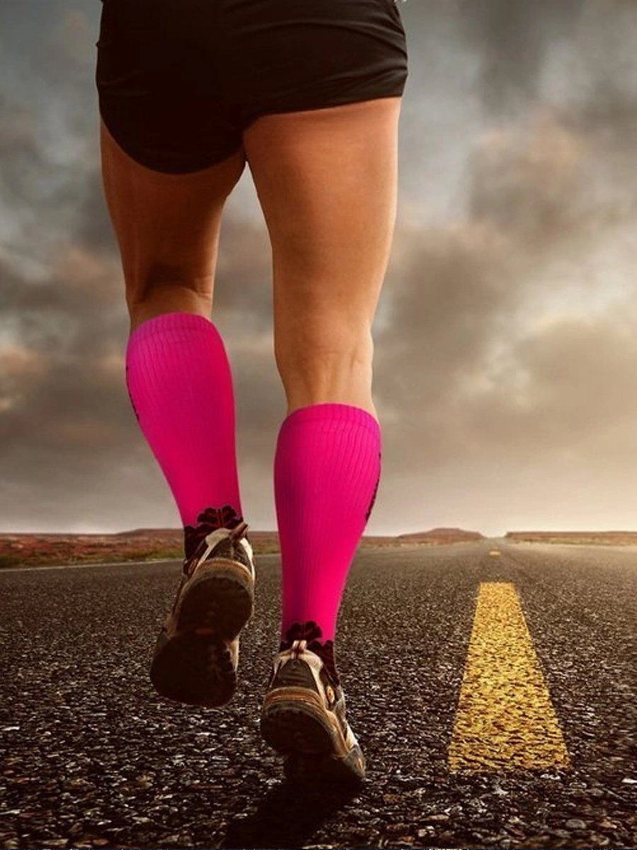 Różowe bezszwowe podkolanówki kompresyjne dla biegaczy unisex Sesto Senso – regeneracja mięśni