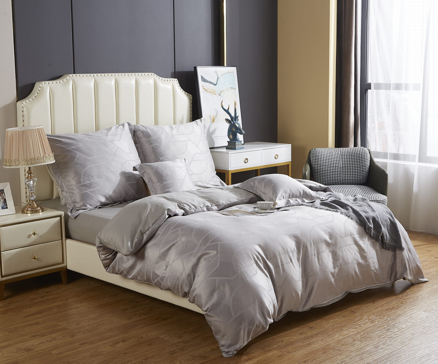 Kremowa atłasowa pościel 120g/m2 Model AT010 Spod Igły i Nitki – komfortowy sen