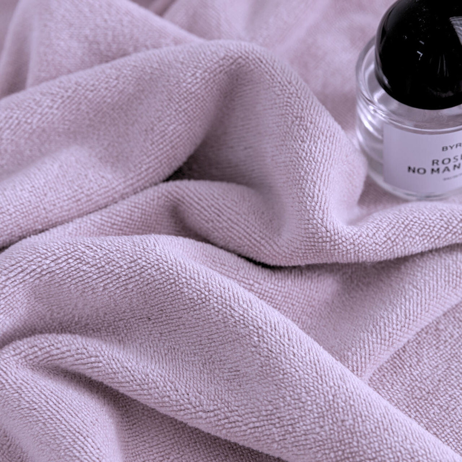 Lawendowy szybkoschnący ręcznik z pętelką 380g/m2 ACTIV Spod Igły i Nitki – sport i turystyka