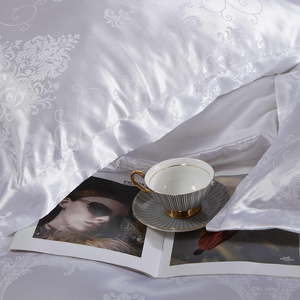 Kremowa ekskluzywna pościel 120 g/m2 Model AT006 Spod Igły i Nitki – luksusowy sen