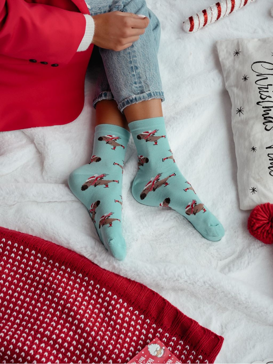 Skarpetki damskie świąteczne Kapibara na łyżwach 1283