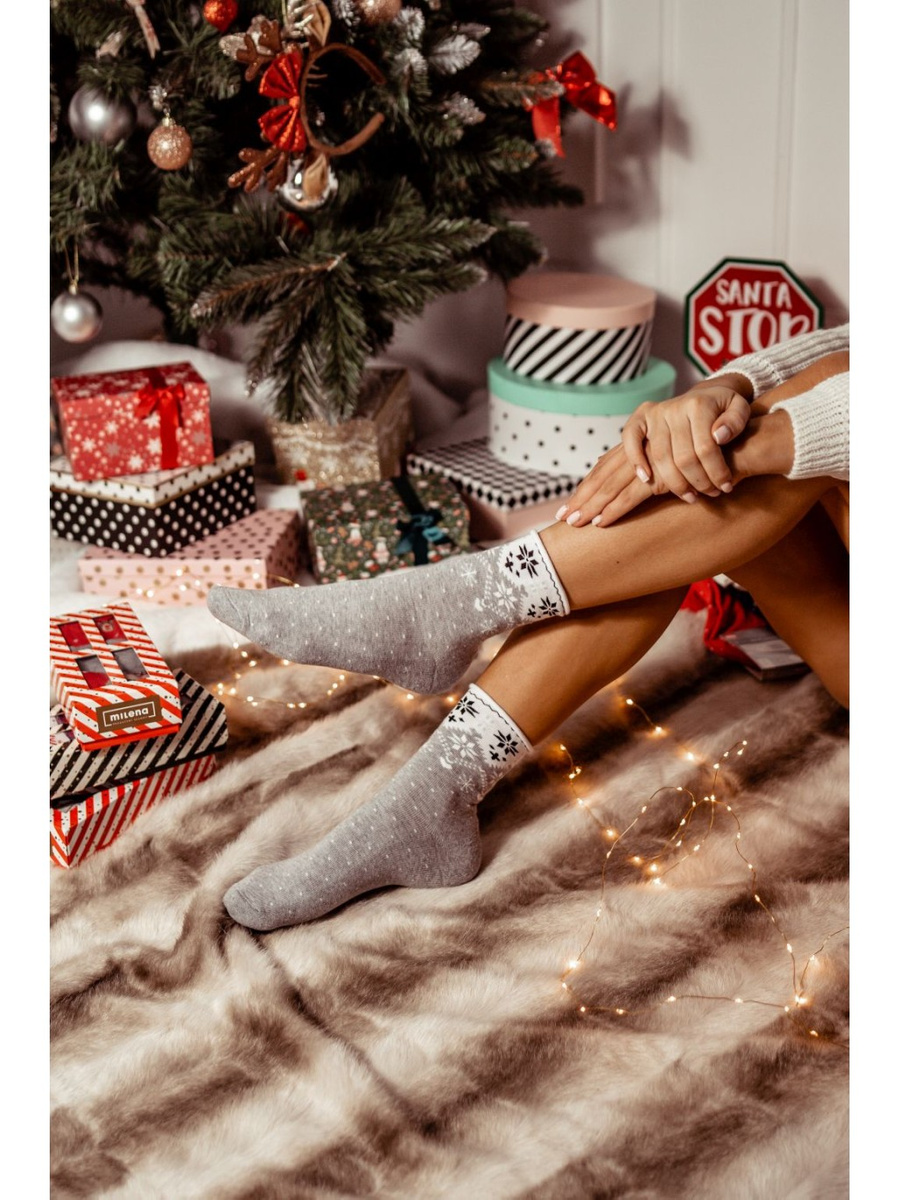 Czerwone termoaktywne skarpety damskie 75% bawełna Świąteczne Unique aPair – komfort zimą