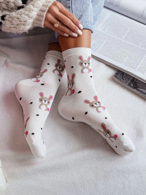 Ecru bawełniane skarpety damskie Króliki i kropki Milena – komfort na co dzień