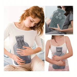 Mały Termofor na Wodę 0,5L w Pokrowcu Pluszowy Ogrzewacz Gumowy w Sweterku