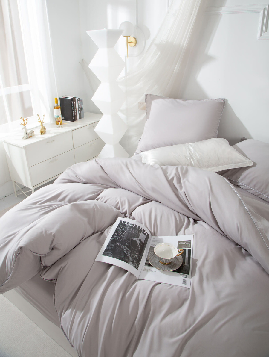 Szara pościel z mikrofibry z elegancką złotą lamówką 3-częściowa Spod Igły i Nitki – komfort snu