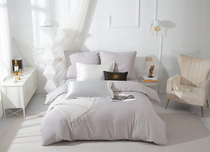 Szara pościel z mikrofibry z elegancką złotą lamówką 3-częściowa Spod Igły i Nitki – komfort snu