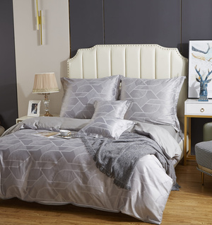 Kremowa atłasowa pościel 120g/m2 Model AT010 Spod Igły i Nitki – komfortowy sen