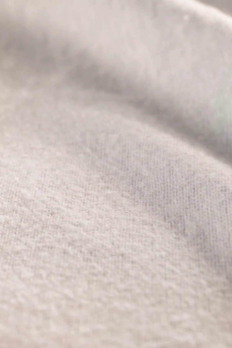 Szare miękkie prześcieradło flanelowe 160x200 bez gumki Spod Igły i Nitki – przytulne otulenie.