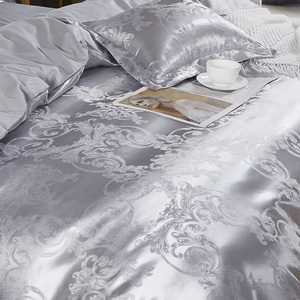 Biało-kremowa atłasowa pościel 120g/m² z haftem Spod Igły i Nitki – komfortowy sen