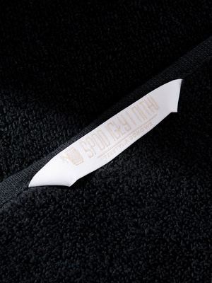 Czarno-biały miękki ręcznik 100% bawełna frotte 500 g/m² Spod Igły i Nitki – domowe SPA