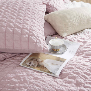 Pudrowa marszczona pościel z zamkiem Spod Igły i Nitki – komfortowy sen