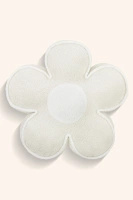 Beżowa miękka poduszka dekoracyjna 50 cm Flower Spod Igły i Nitki – relaks i styl