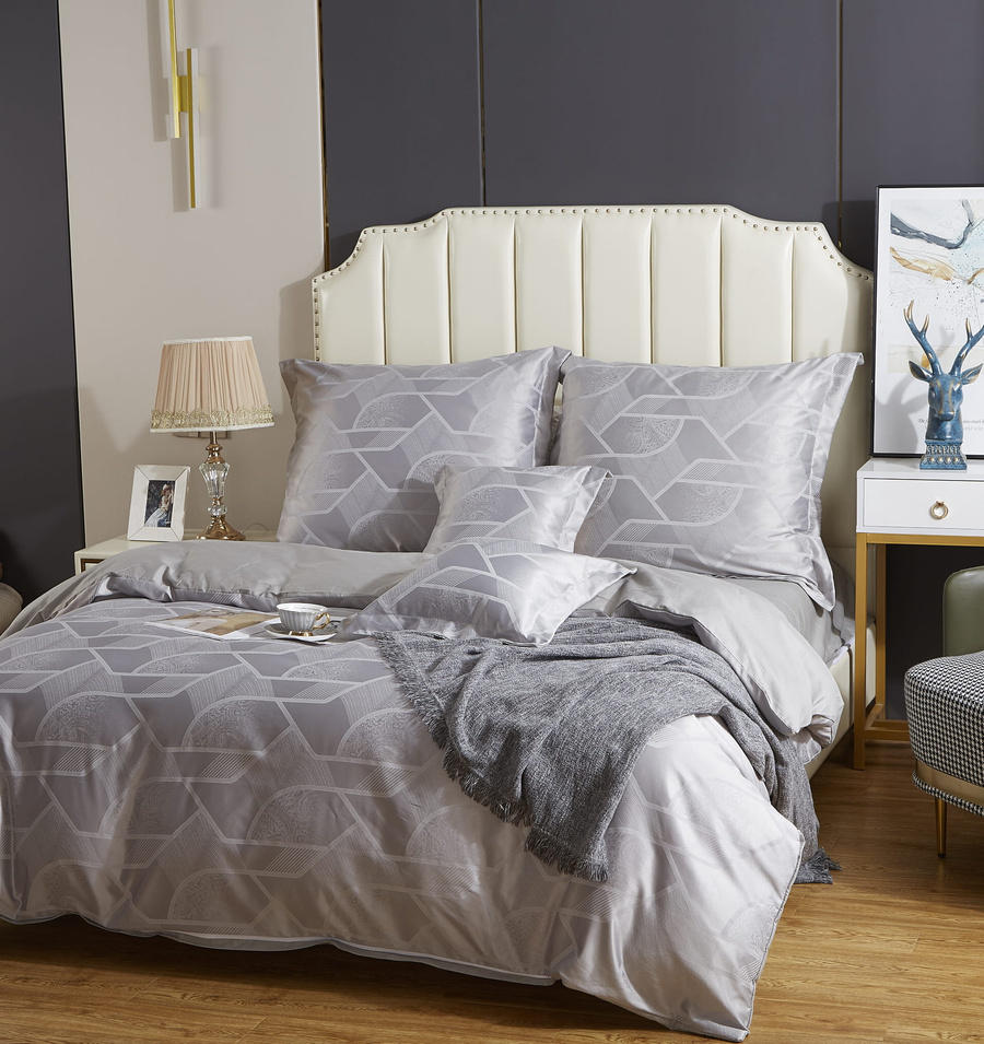 Kremowa atłasowa pościel 120g/m2 Model AT010 Spod Igły i Nitki – komfortowy sen