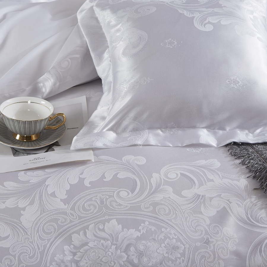 Kremowa atłasowa pościel 120 g/m2 Model AT004 Spod Igły i Nitki – komfortowy sen