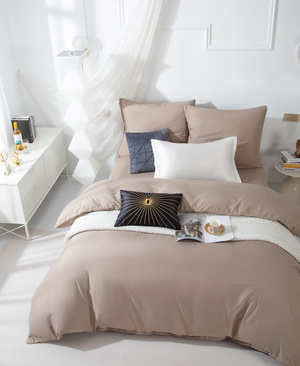 Beżowa pościel z mikrofibry ze złotą lamówką Queen Spod Igły i Nitki – komfort snu