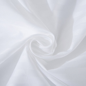 Biała adamaszkowa poszewka 100% bawełna Spod Igły i Nitki – luksusowy komfort snu