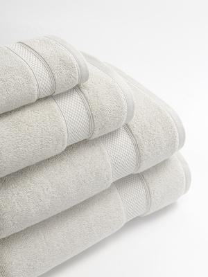 Kaszmirkowy miękki ręcznik kąpielowy 650 g/m² Leo Spod Igły i Nitki – luksusowy relaks.